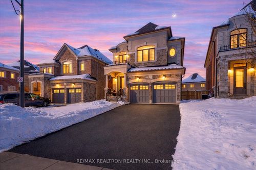 11 Botelho Cir, Aurora, ON, L4G3X2 | Card Image