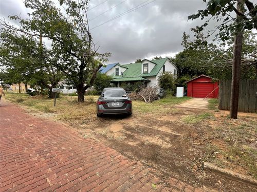 408 N Wichita St, Electra, TX, 76360-2111 | Card Image