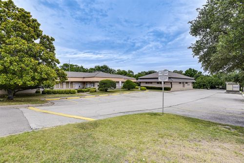 527 W Wheatland Rd, Duncanville, TX, 75116-4515 | Card Image