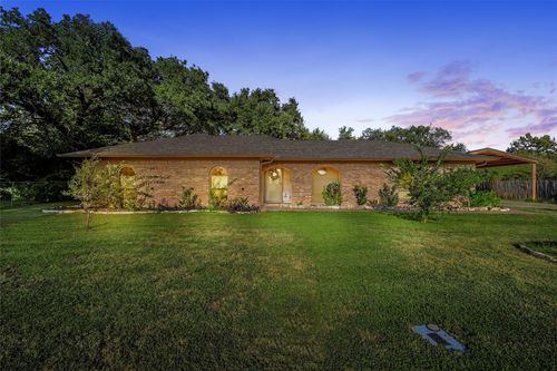 272 Locklar Loop, Waco, TX, 76705-5314 | Card Image