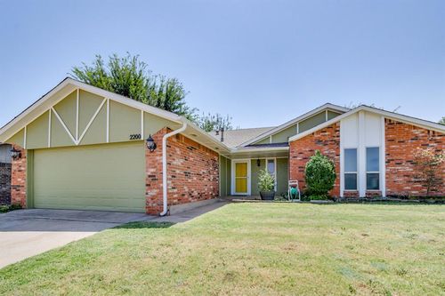 2200 Lazy Brook Trl, Edmond, OK, 73013-2743 | Card Image