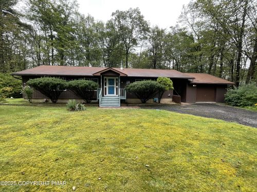 18 Sherman Dr, Tobyhanna, PA, 18466-3941 | Card Image