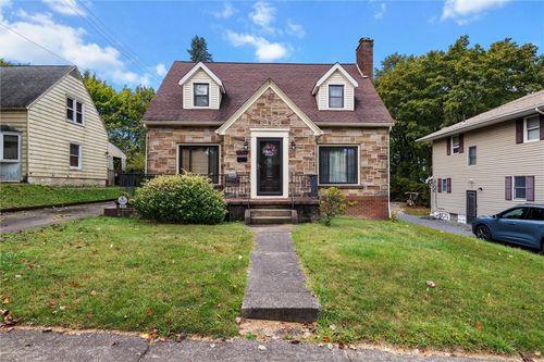 618 Park Ave, Farrell, PA, 16121-1732 | Card Image