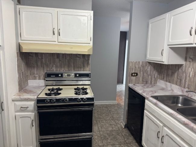 APT-4C - 2211 S Highland Ave, Condo with 2 bedrooms, 2 bathrooms and 2 parking in Lombard IL | Image 20
