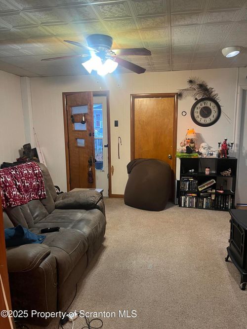 108 3rd St, BLAKELY, PA, 18447-1015 | Card Image