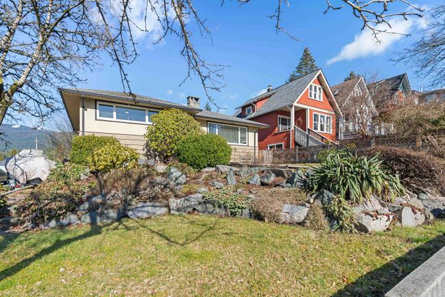 402 E 17 Th Street, House other with 3 bedrooms, 2 bathrooms and 2 parking in North Vancouver BC | Image 39