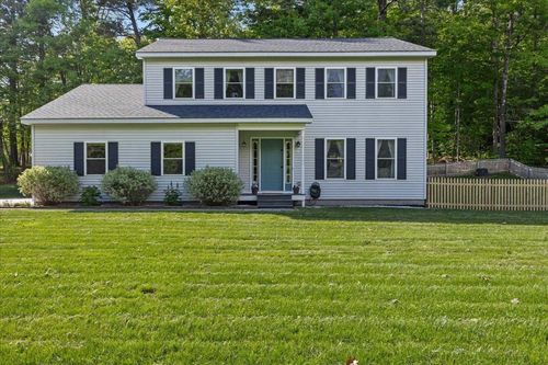 4 Greenbriar Dr, Essex, VT, 05452-3904 | Card Image