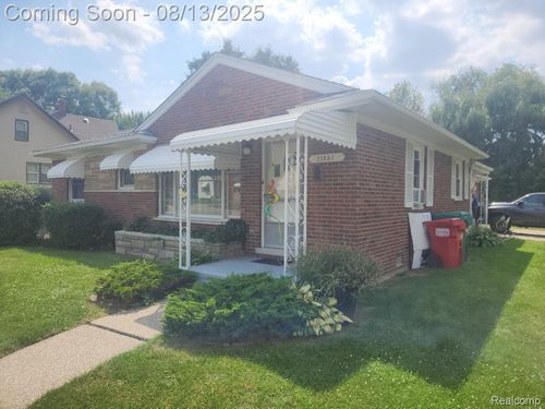21857 Pleasant Ave, Eastpointe, MI, 48021-2475 | Card Image