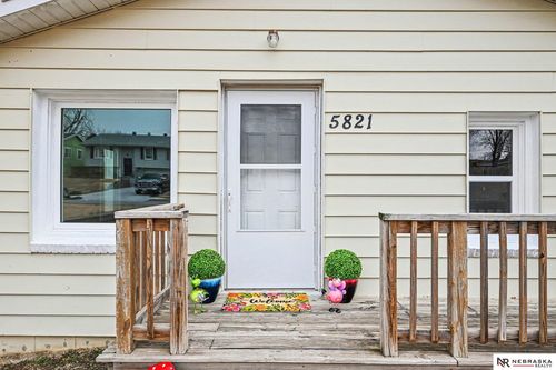 5821 S 48th Ave, Omaha, NE, 68117-2517 | Card Image