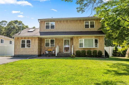 36 Garden Ct, Ronkonkoma, NY, 11779-6111 | Card Image
