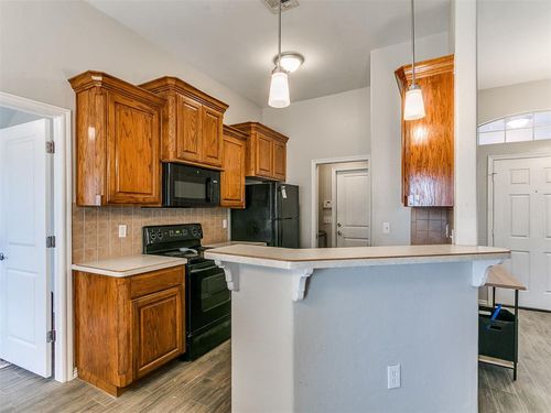 712 Wall Circle, Moore, OK, 73160 | Card Image