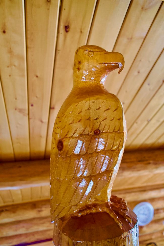 Room details featuring carved eagle | Image 46