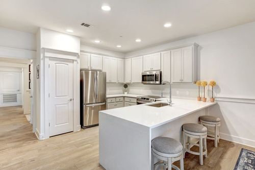 apt-303-6712 Lantern View Dr, Jonestown, TX, 78645-4549 | Card Image