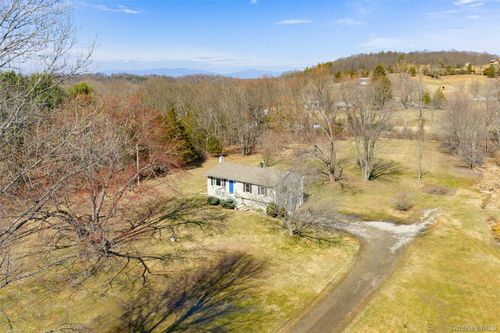 9 Ferrara Dr, Rhinebeck, NY, 12572-2815 | Card Image