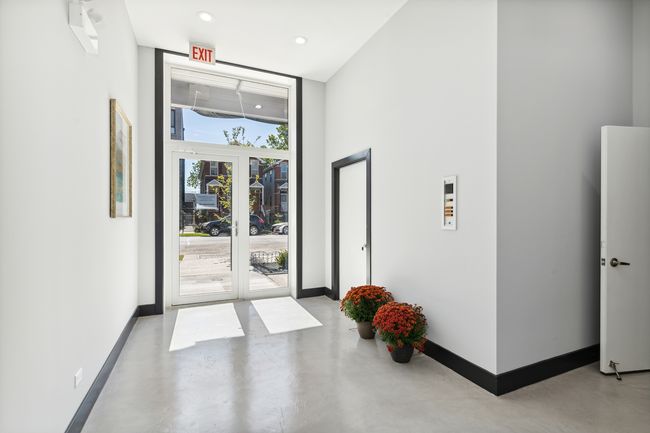 UNIT-406 - 2342 W Adams St, Condo with 2 bedrooms, 2 bathrooms and 1 parking in CHICAGO IL | Image 4