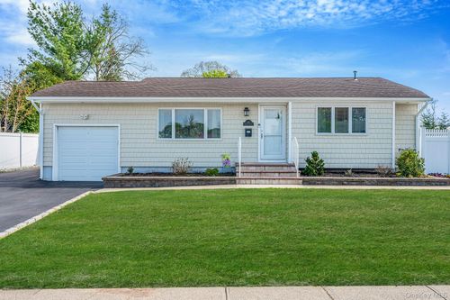 46 Sheldon Pl, Commack, NY, 11725-3239 | Card Image