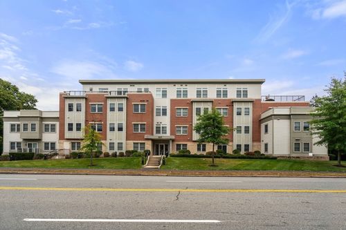 201-321 Hammond Pond Pkwy, Chestnut Hill, MA, 02467-2684 | Card Image