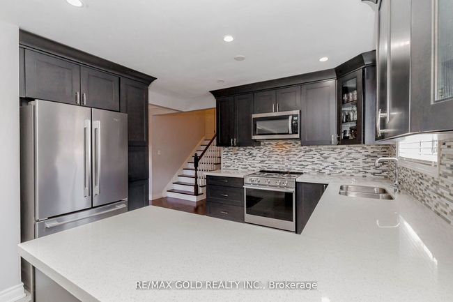 298 Royal Salisbury Way, House attached with 6 bedrooms, 3 bathrooms and 3 parking in Brampton ON | Image 13
