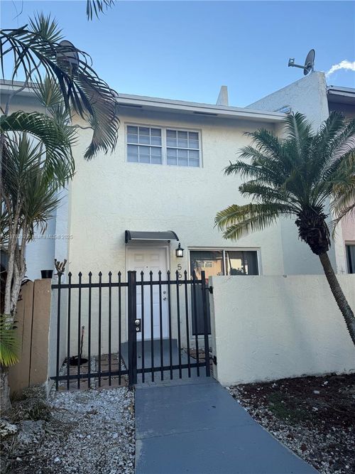 565-565 Ne 12th Ave, Homestead, FL, 33030-6223 | Card Image