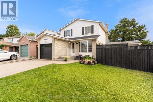 1500 Riley Ave, Burlington, ON, L7M3C1 | Card Image