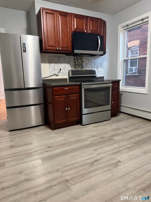 98-98-100 Shultas Place, Hartford, CT, 06114 | Card Image