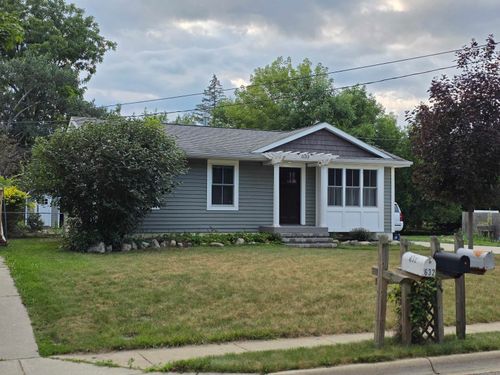 633 Aldrich St, Linden, MI, 48451-8909 | Card Image