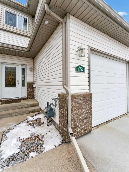 306 Washington Way Se, Medicine Hat, AB, T1A8V2 | Card Image