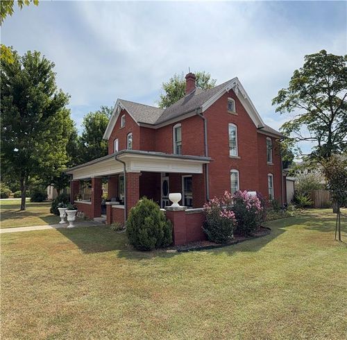 401 E Madison Ave, Iola, KS, 66749-3424 | Card Image