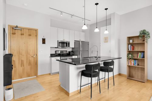 unit-403-4525 Park Commons Dr, Saint Louis Park, MN, 55416-5177 | Card Image