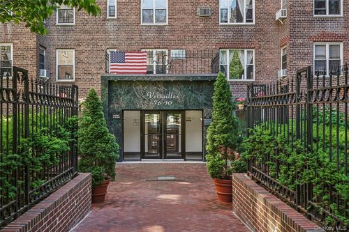 3h-76-10 34th Avenue, New York, NY, 11372 | Card Image