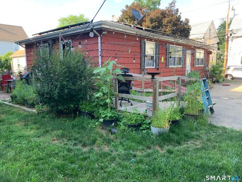 14 Bassett St, Ansonia, CT, 06401-2108 | Card Image