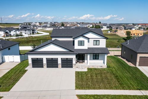 527 Flint Dr, Bismarck, ND, 58503-5707 | Card Image