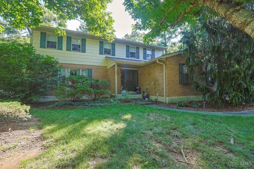821 Briar Cove Ct, Loveland, OH, 45140-9182 | Card Image