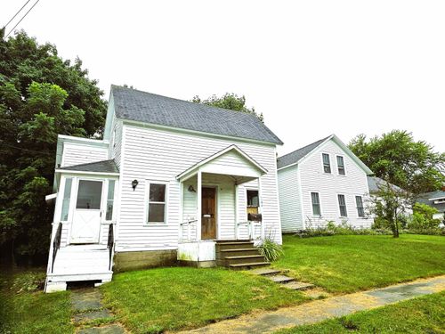 106 Bartlett St, Harbor Beach, MI, 48441-1332 | Card Image