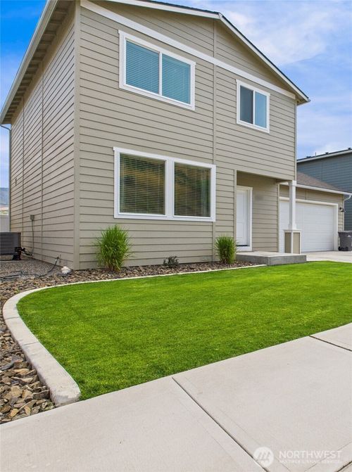 2456 Se Sage Brooke Rd, East Wenatchee, WA, 98802-8038 | Card Image