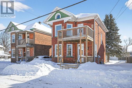 73 Russell St E, Smiths Falls, ON, K7A1G5 | Card Image