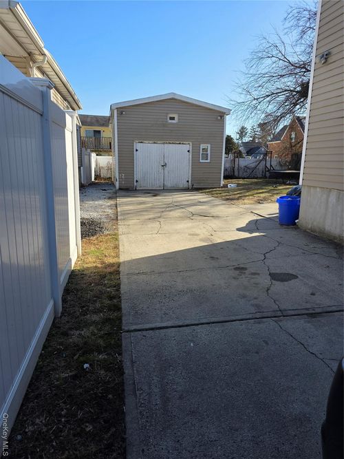 1075 Harrison St, Uniondale, NY, 11553-3111 | Card Image