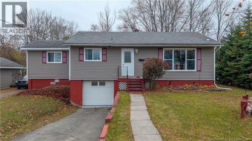 18 School St, St. Stephen, NB, E3L2N6 | Card Image