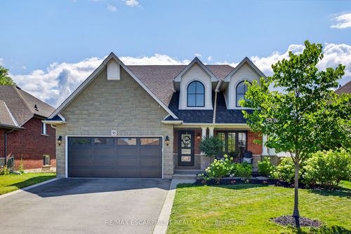95 Etherington Cres, Binbrook, ON, L0R1C0 | Card Image
