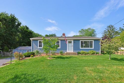 18 Prairie Ave, Bellingham, MA, 02019-1937 | Card Image