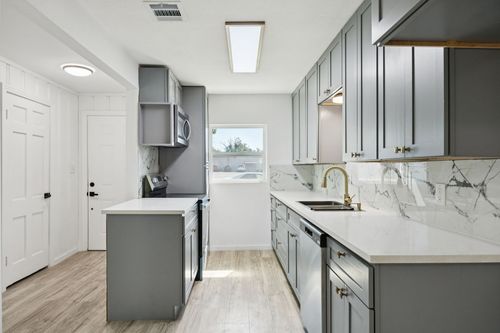 303 N Delphine St, Terrell, TX, 75160-2725 | Card Image