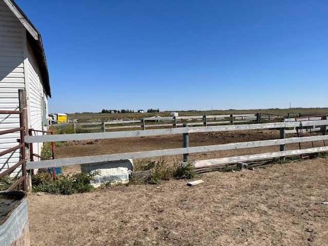 241036 Range Road 272, Home with 4 bedrooms, 3 bathrooms and 10 parking in Rural Rocky View County AB | Image 10