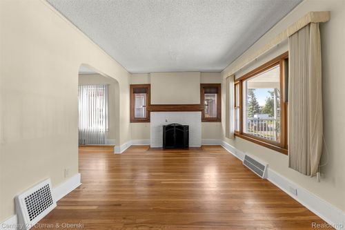 4564 Chovin St, Dearborn, MI, 48126-3002 | Card Image