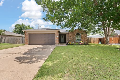 1611 Berry Dr, Cleburne, TX, 76033-6917 | Card Image