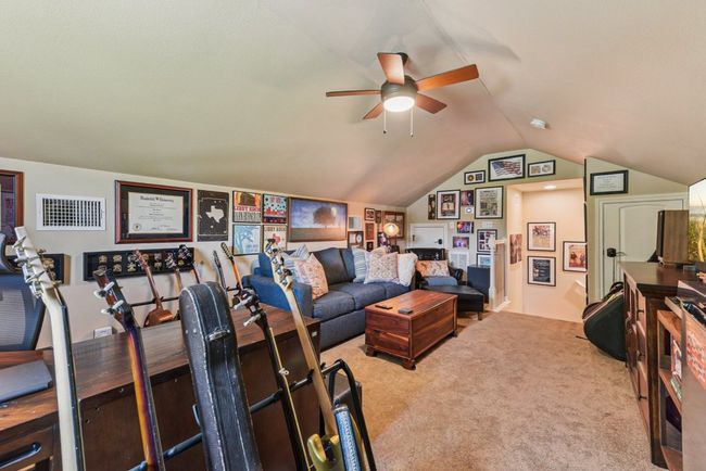 Bonus family area or office. | Image 29