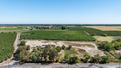 28060 S Airport Way, Manteca, CA, 95337-8255 | Card Image