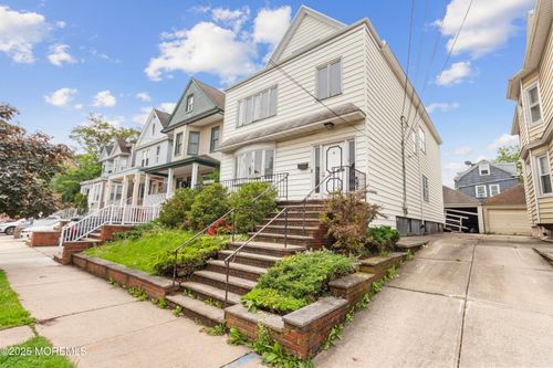 42 E 40th St, Bayonne, NJ, 07002-4809 | Card Image