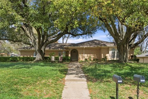 2326 Forest Hills Rd, Grapevine, TX, 76051-4659 | Card Image