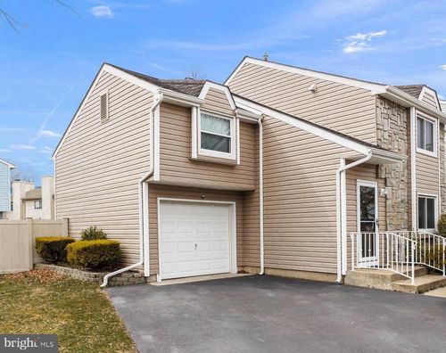 17 Winchester Dr, East Windsor, NJ, 08520-2608 | Card Image