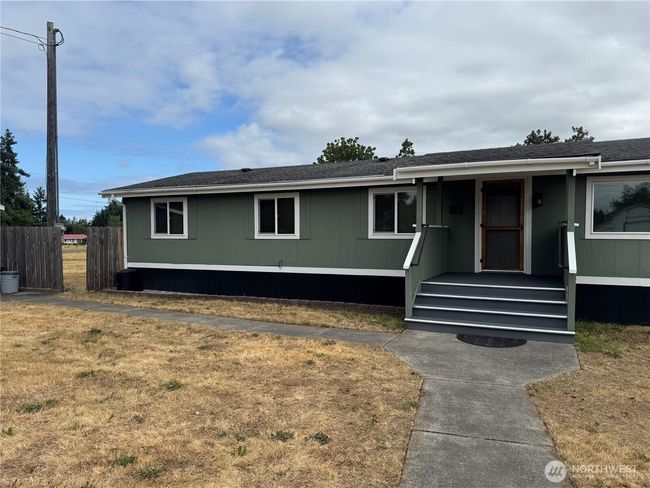 Front of home | Image 4
